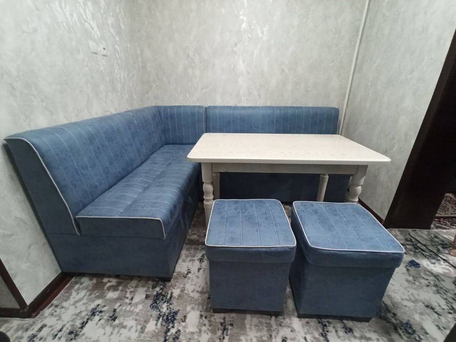 Ошхона учун уголок мебел +стол+ 2 та пуфик