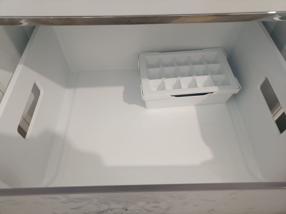 Почти новый Холодильник LG