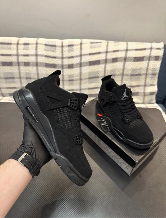 Adidasi “Jordan 4 Black Cat” (Sigilat)