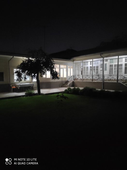 Qum Ariq maxallada xovli sotiladi.