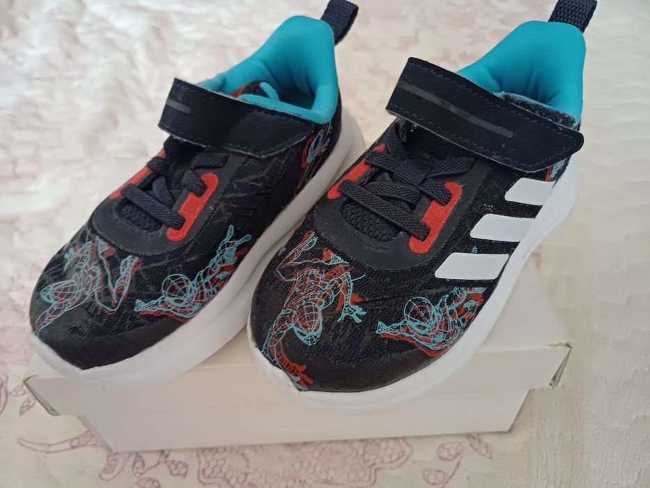 Adidas  marvel маратонки