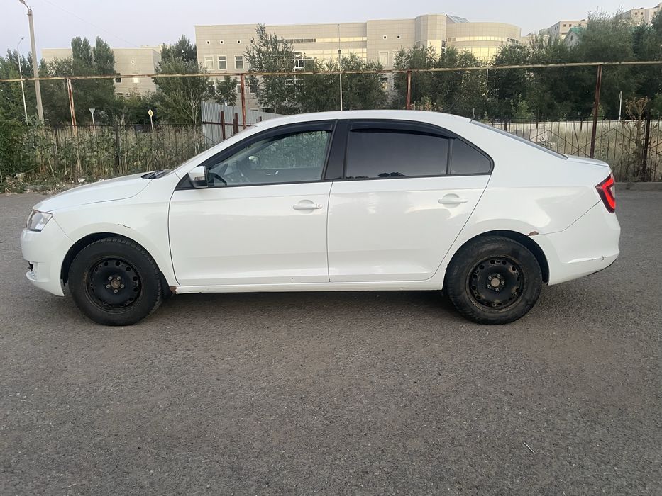 Продам автомобиль шкода рапид 2018г.в.