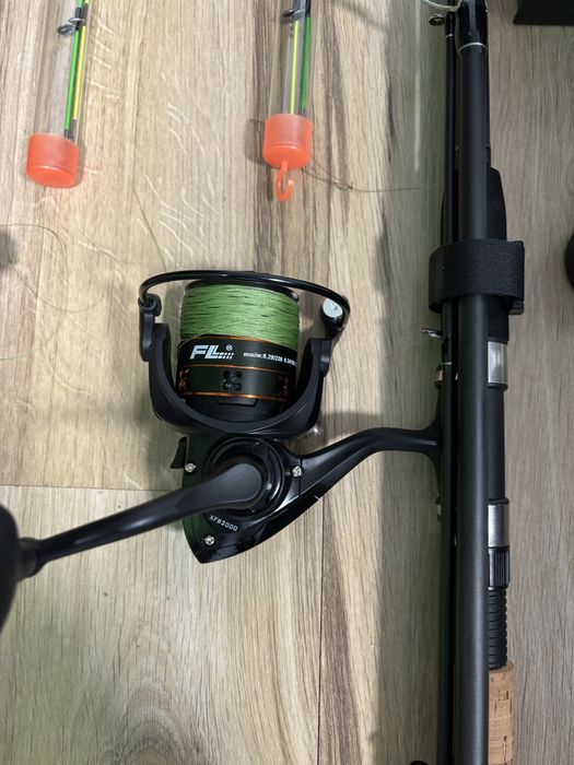 Lansete feeder FL echipate cu mulinete