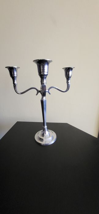 Vând candelabru metalic