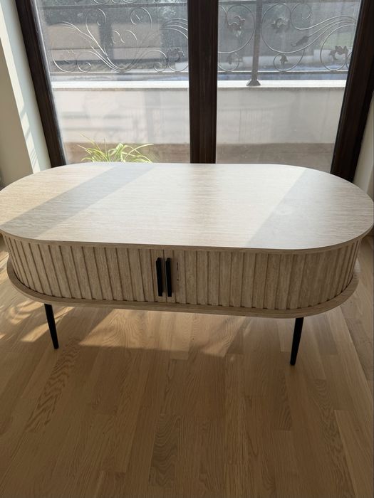 Бежова маса от Камко