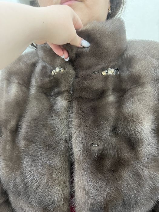Продам женскую шубу