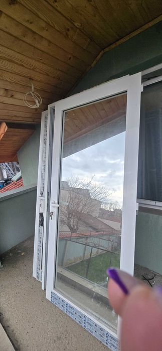 Врати с огледало от двете страни