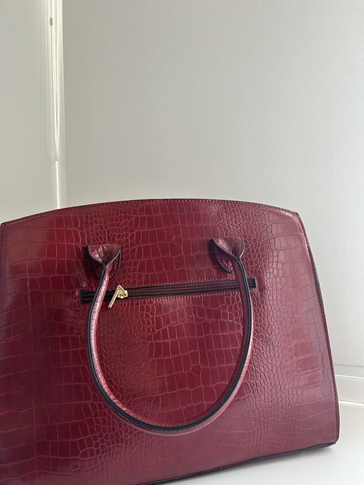 Красная сумка от бренда Respect.