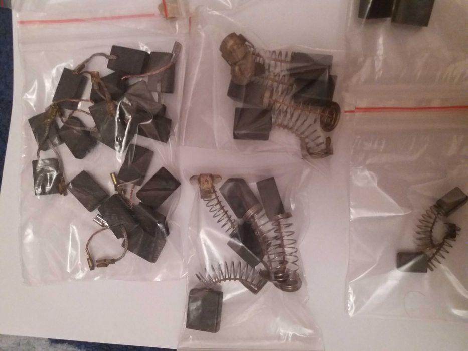 Щетка графитовая новая