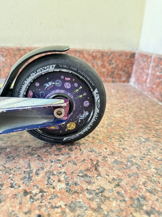Продам трюковой кастрмный самокат