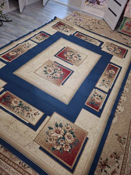 Кілем сатылады.  Бағасы 10000