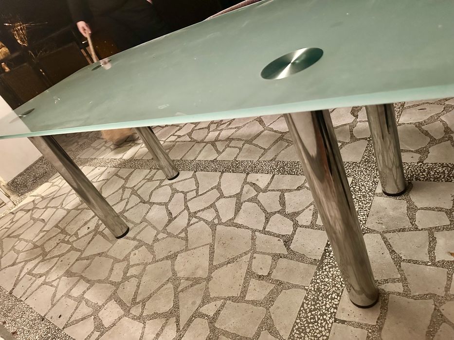 Стъклено бюро.