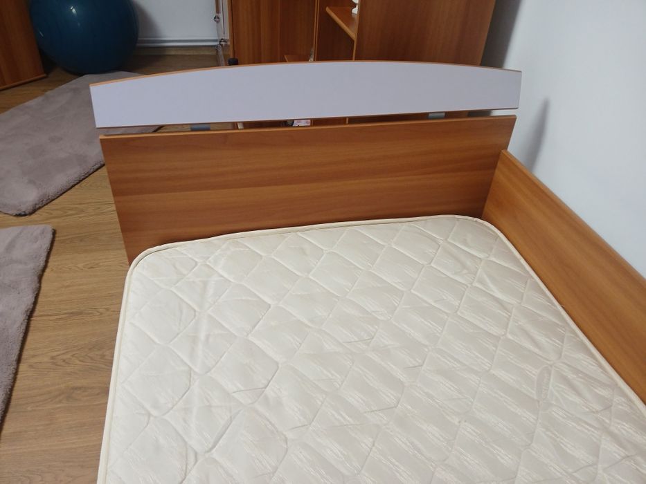 Pat 90 x 200, cu somiera si saltea