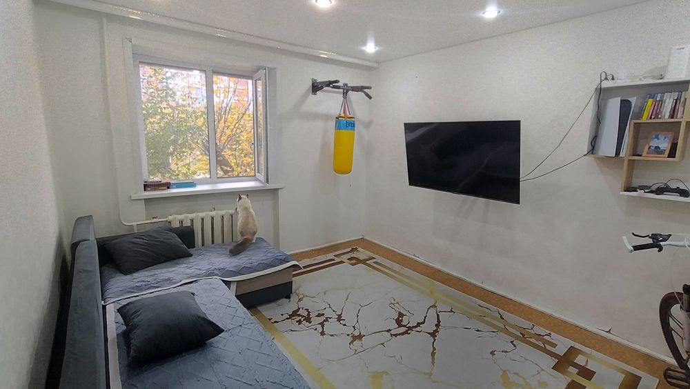 Продам 2 ком квартиру на улице Ауэзова 10