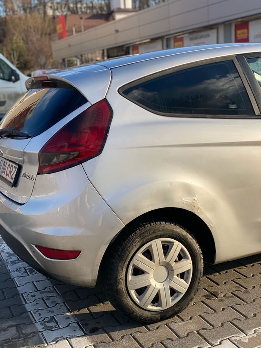 Vând ford fiesta