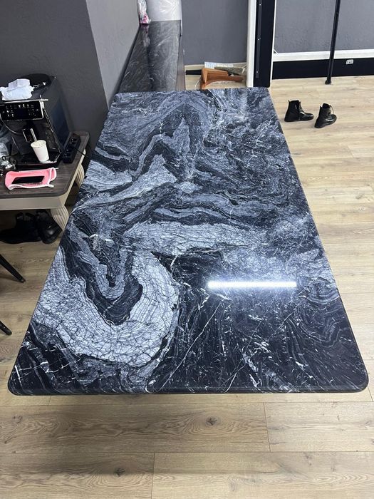 Продам стол срочно