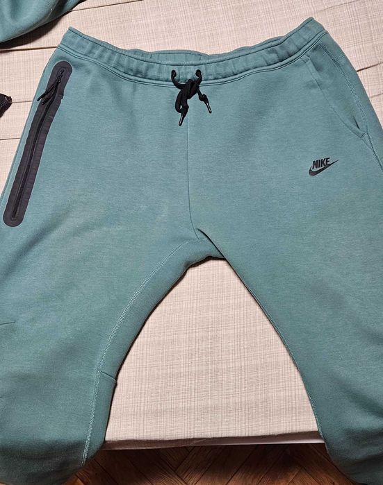 Оригинални горнище и долнище на nike tech