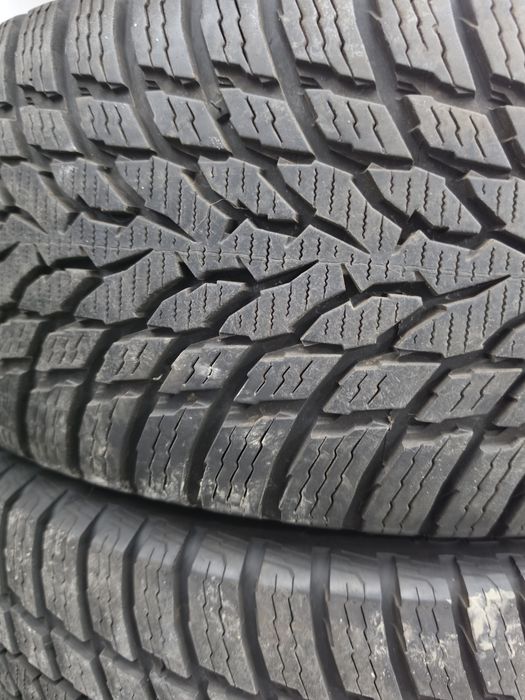 4 бр зимни 215/40/17 Nokian 23г