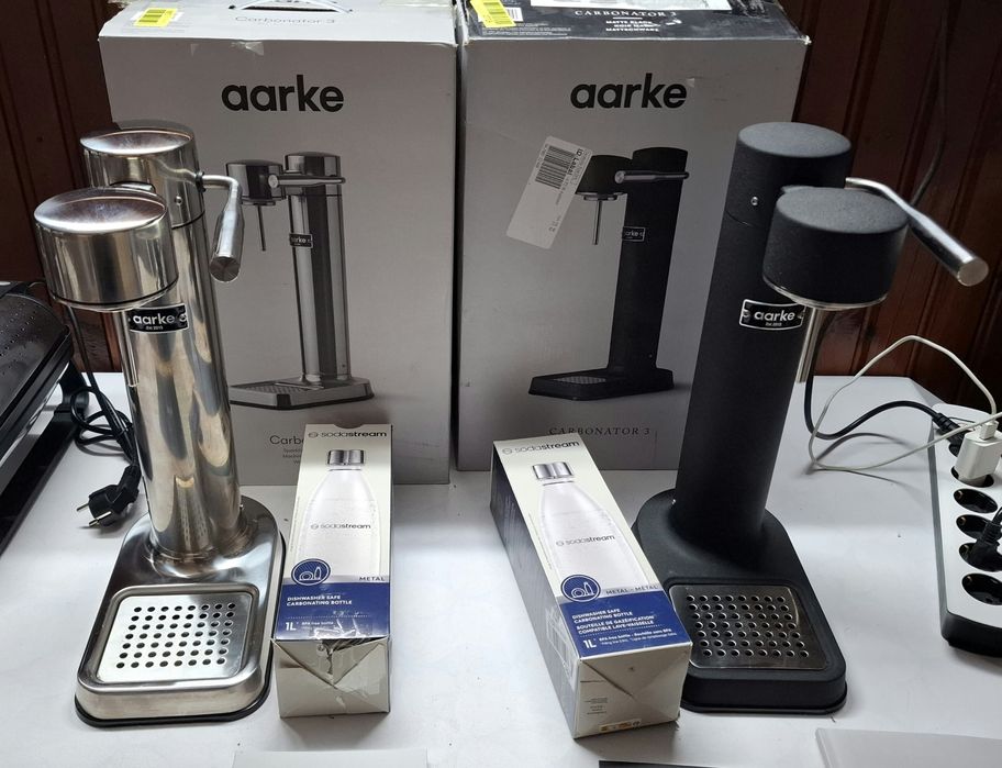 Машина за газирана вода Aarke Carbonator 3,стомана и матово черно.