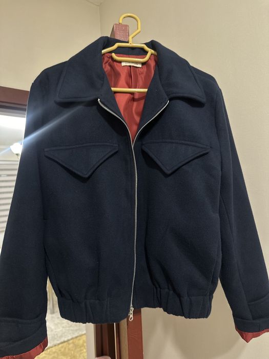 Продам теплый бомбер и джинсовку