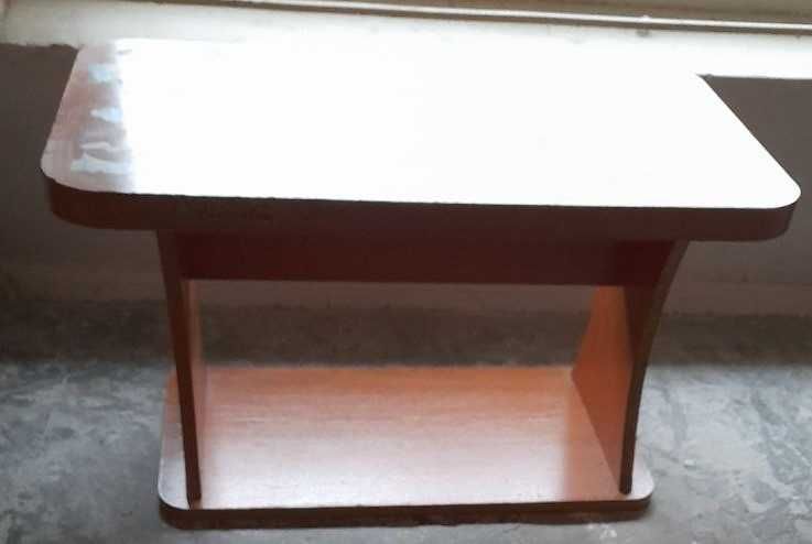 Продам маленький столик размер 70*40*40 см