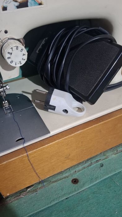 Швейная машинка Чайка