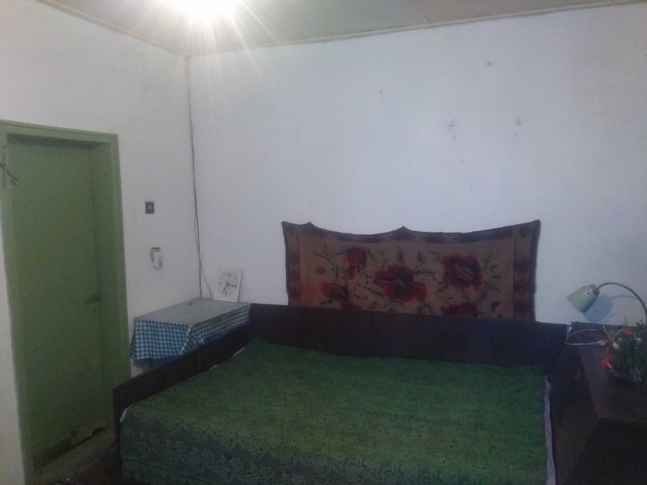 Къща с градина и двор