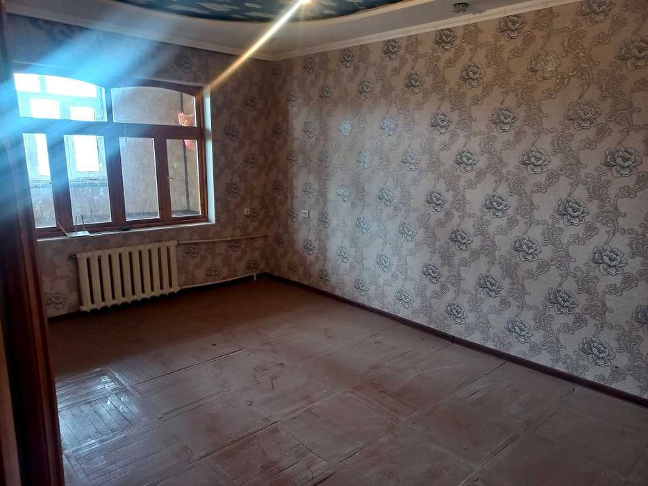 Kvartira sotiladi srochno