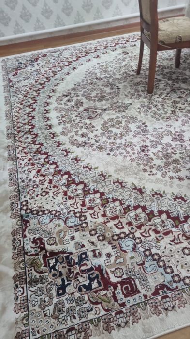 Продается гарнитур стол стулья ковер шторы