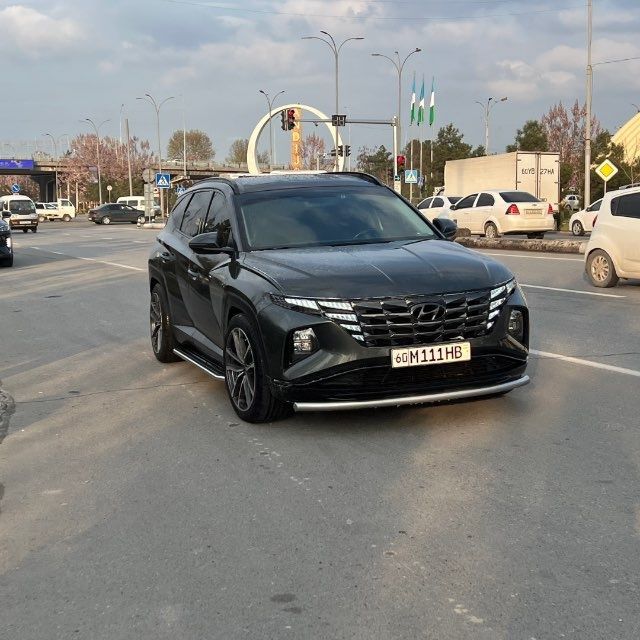 Hyundai tucson 
2l eng fulli ponaramma bor 
Rangi GK2 
Kraska toza 
65