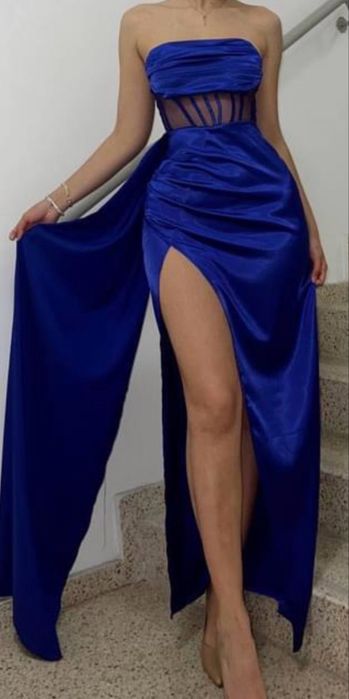 Стилна рокля за специални поводи носена само веднъж цвят син