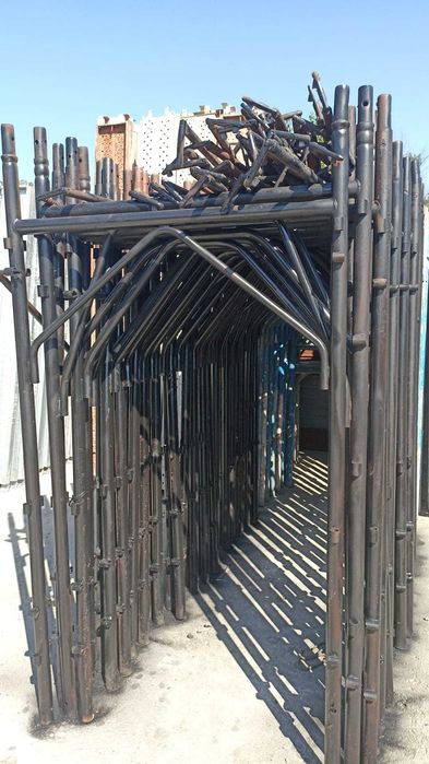 Vând popi metalici și schelă