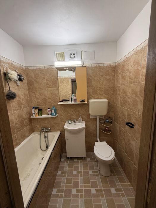 Apartament 3 camere, decomandat, etaj 2/4,zona Negru Vodă