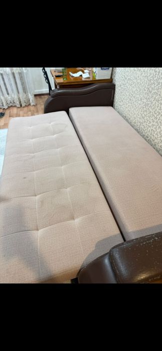 Продам диван ,район 1гор. больницы.