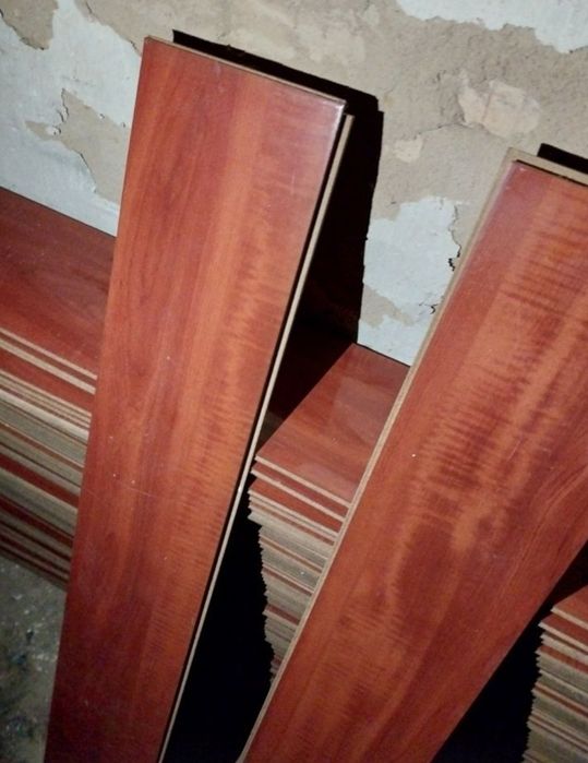 Ламинат б/у 12мм. В наличии 15кв.м