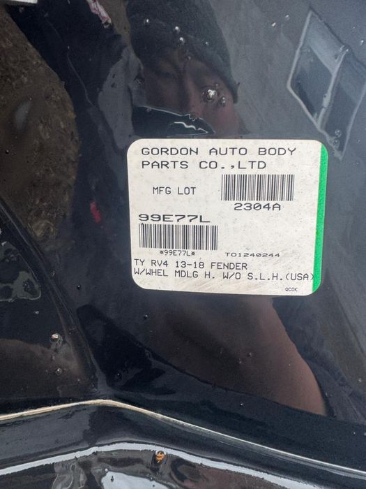 Продам крыло на  рав 4.