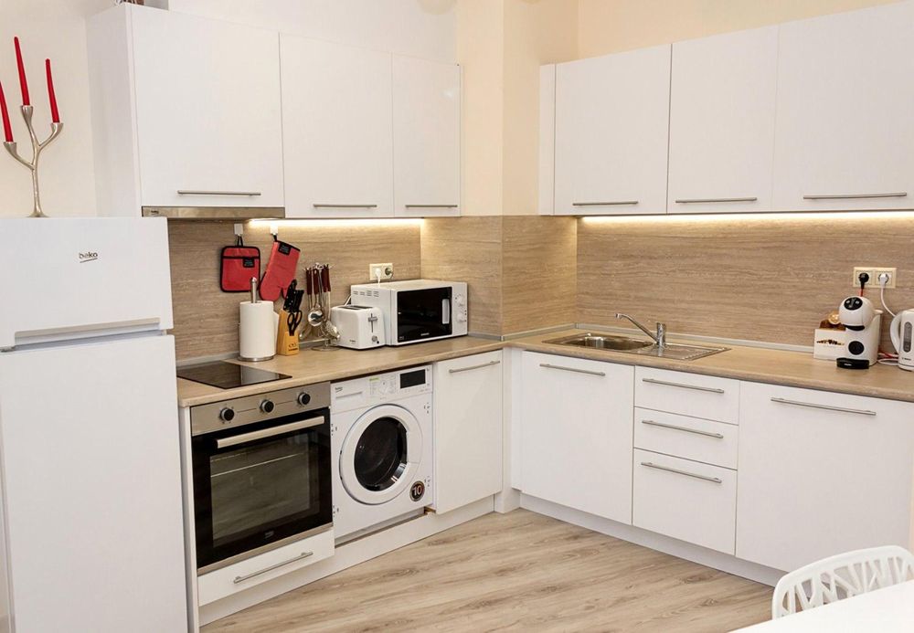 Дава се под наем Тристаен апартамент в Варна, Аспарухово - 100 кв.м за 900 € - Снимка #2