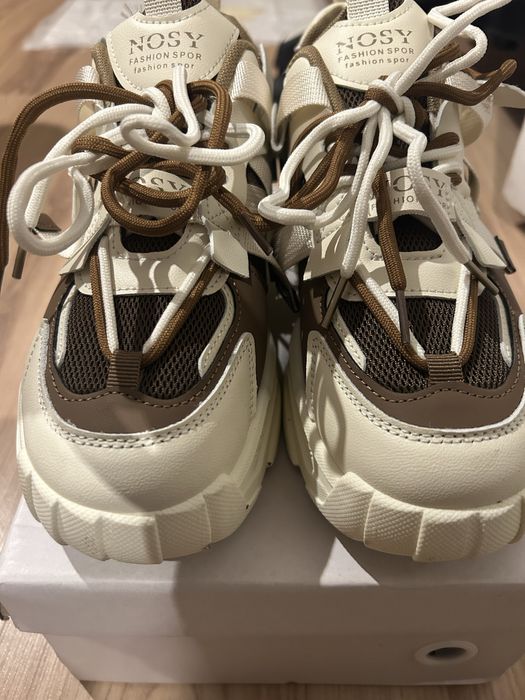 Дамски спортни маратонки