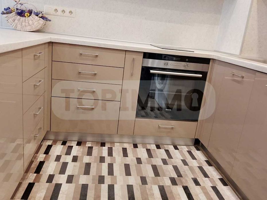 Продава се Двустаен апартамент в Варна, Възраждане 1 - 90 кв.м за 2267 €/кв.м - Снимка #2