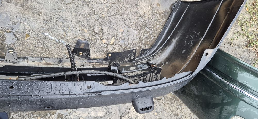 Бампер на Карину е в оригинале