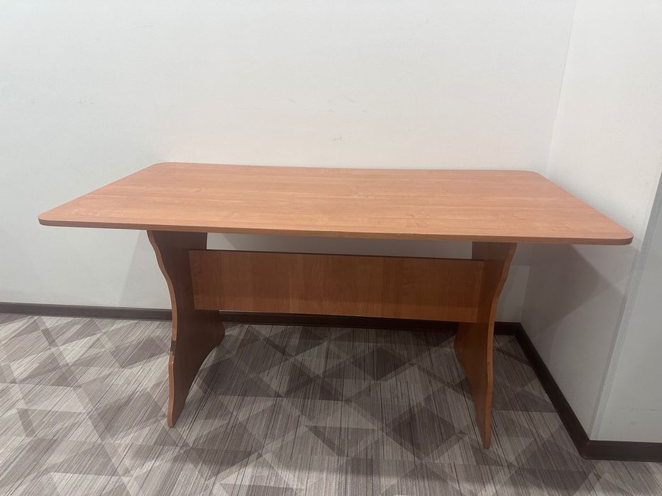 Продается Кухонный стол