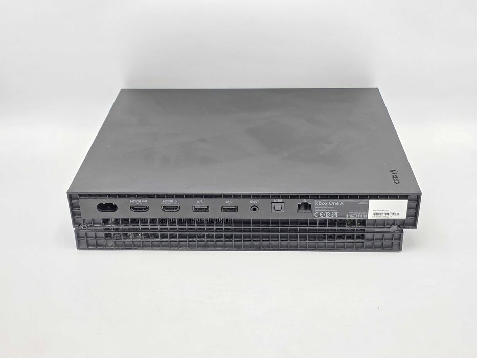 Consola Gaming XBox One X 1 TB Stare Buna 1 maneta 1 Joc