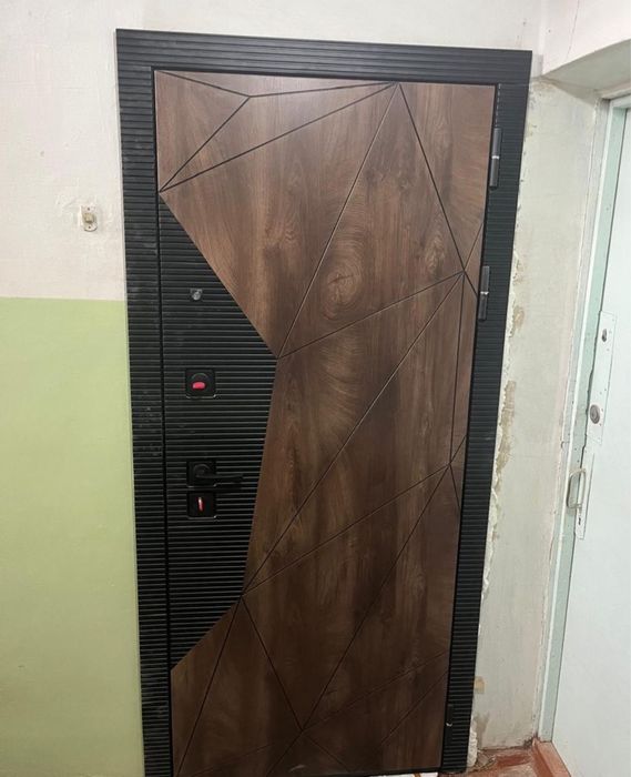 Установка металличеких дверей