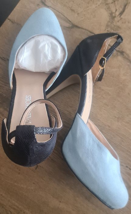 Pantofi eleganti si noi
