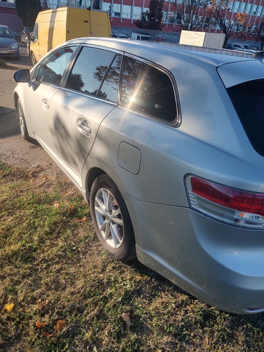 Vând Toyota Avensis