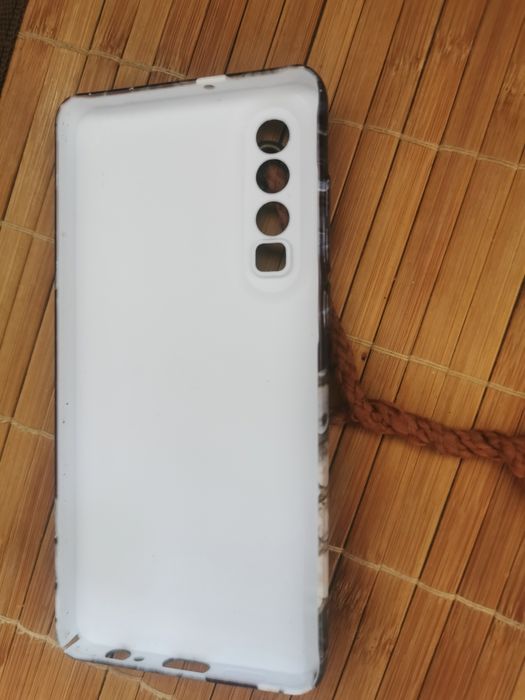 Продам чехол на huawei p30.