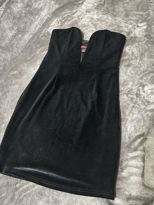 Черна велурена рокля Misspap