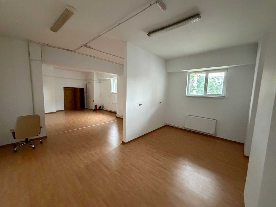 Spatiu comercial de inchiriat.  Str Stefan cel Mare .Zona Rompetrol