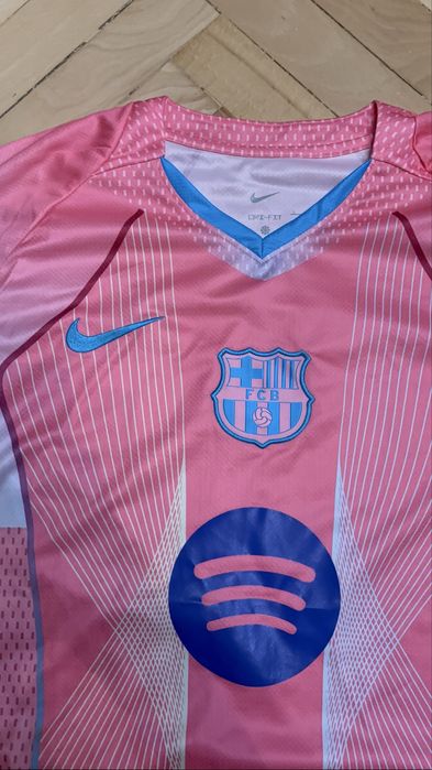 Футболни екипи.