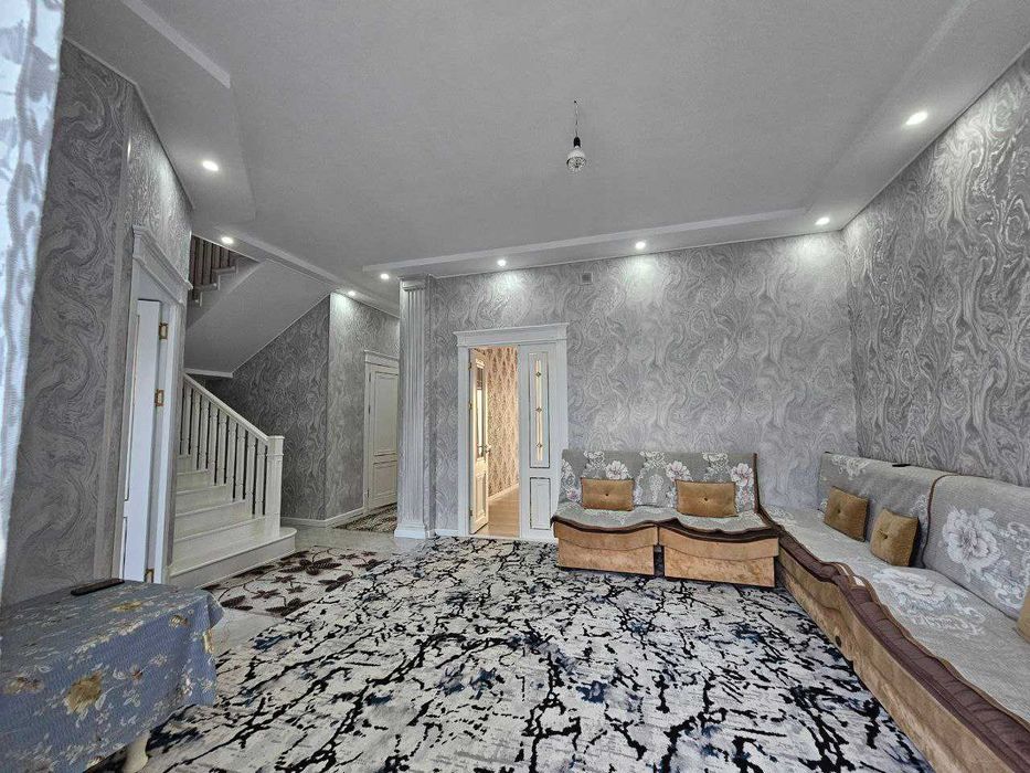 Сергели.Султонобод махалляси.2.5 сотихда 5хонали зор уй сотаман